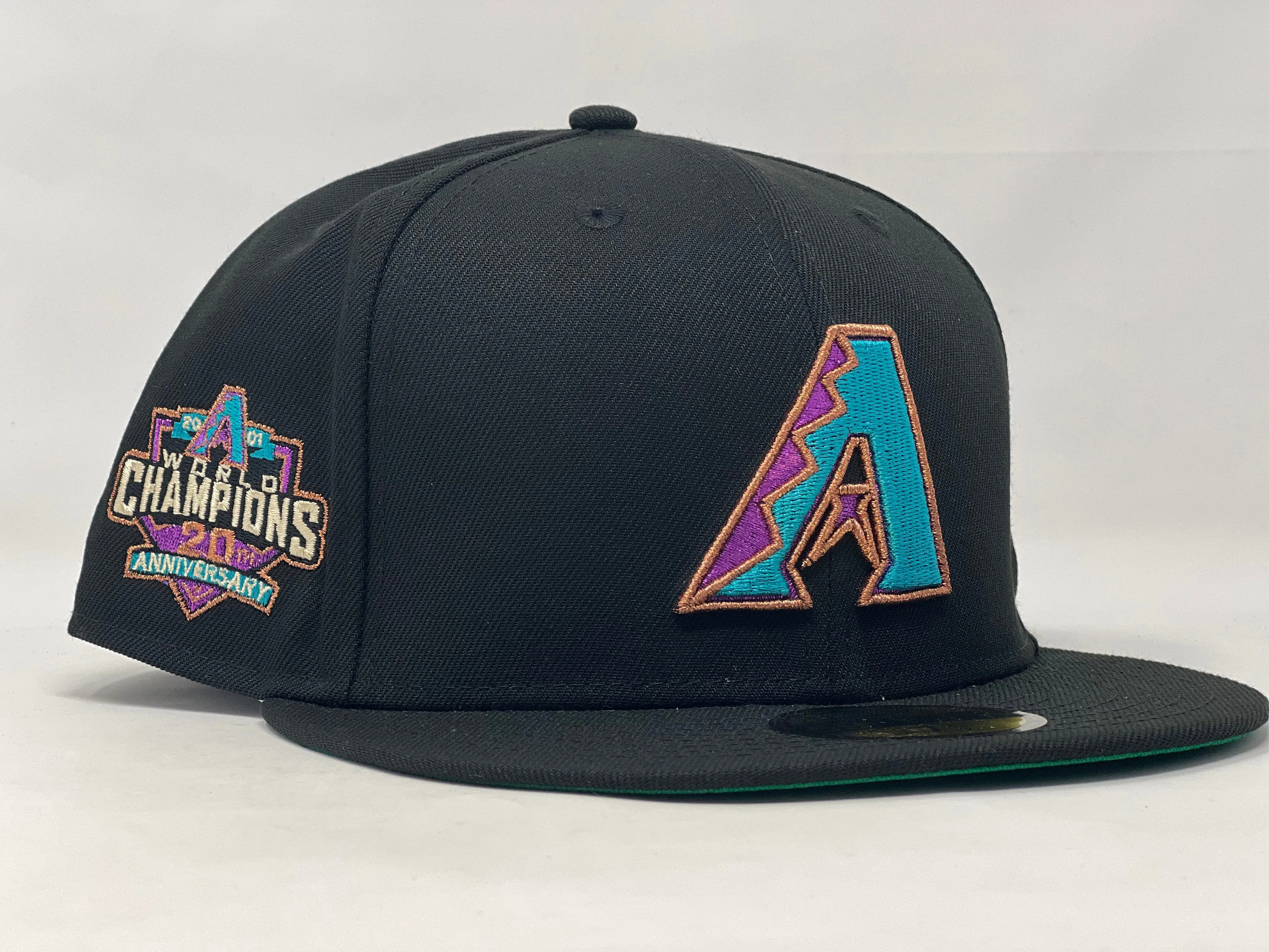 ARIZONA DIAMONDBACKS 2001 WORLD CHAMPIONS GREEN BRIM NEW ERA FITTED HAT
