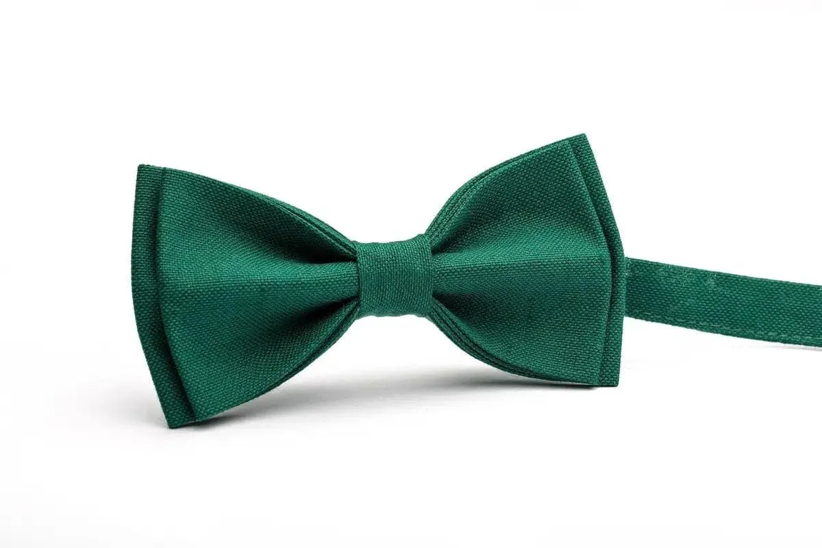 Emerald Green Natural Baltic Linen Bow Tie - Elegant Accessory for Men