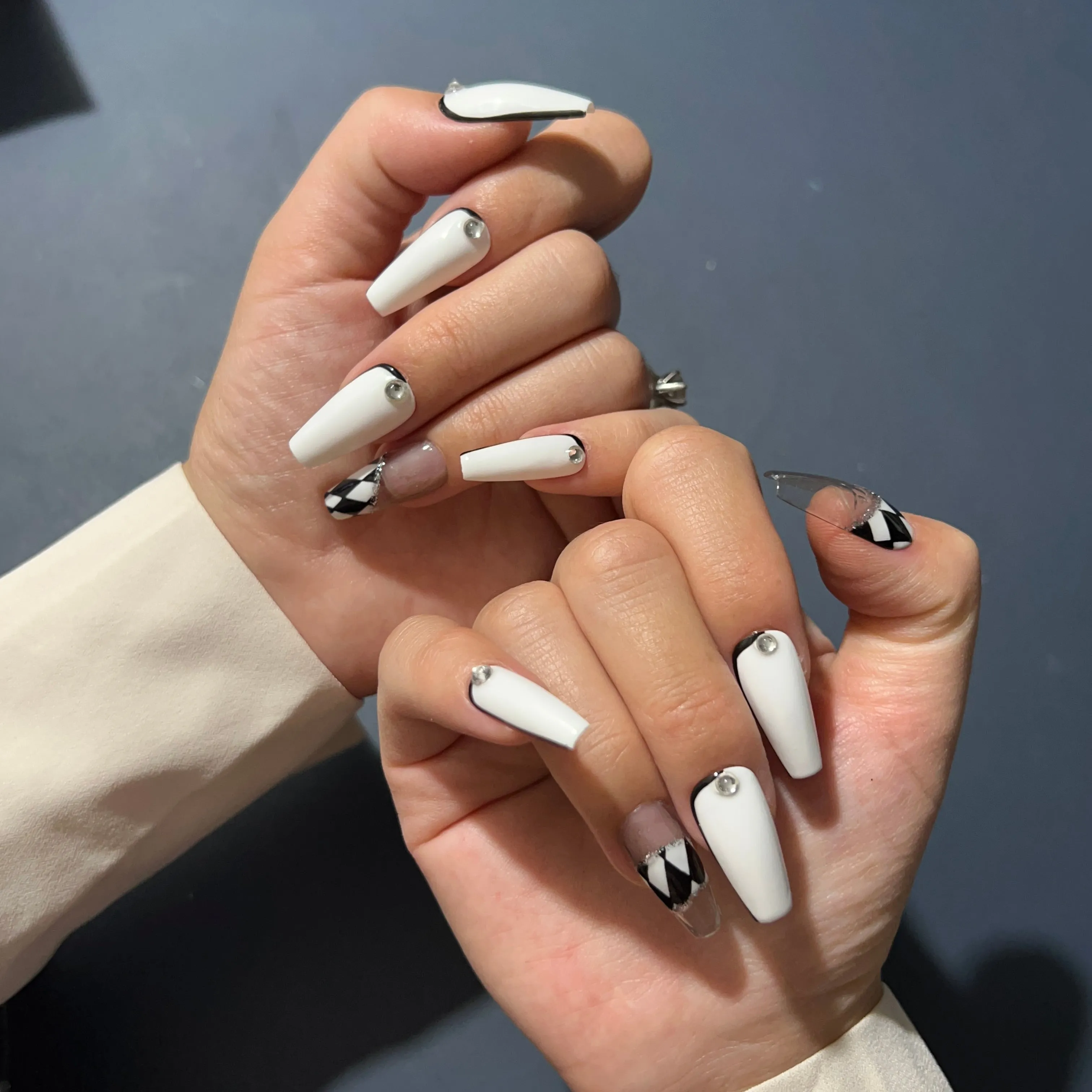 Modern black white Gel Press on Nail