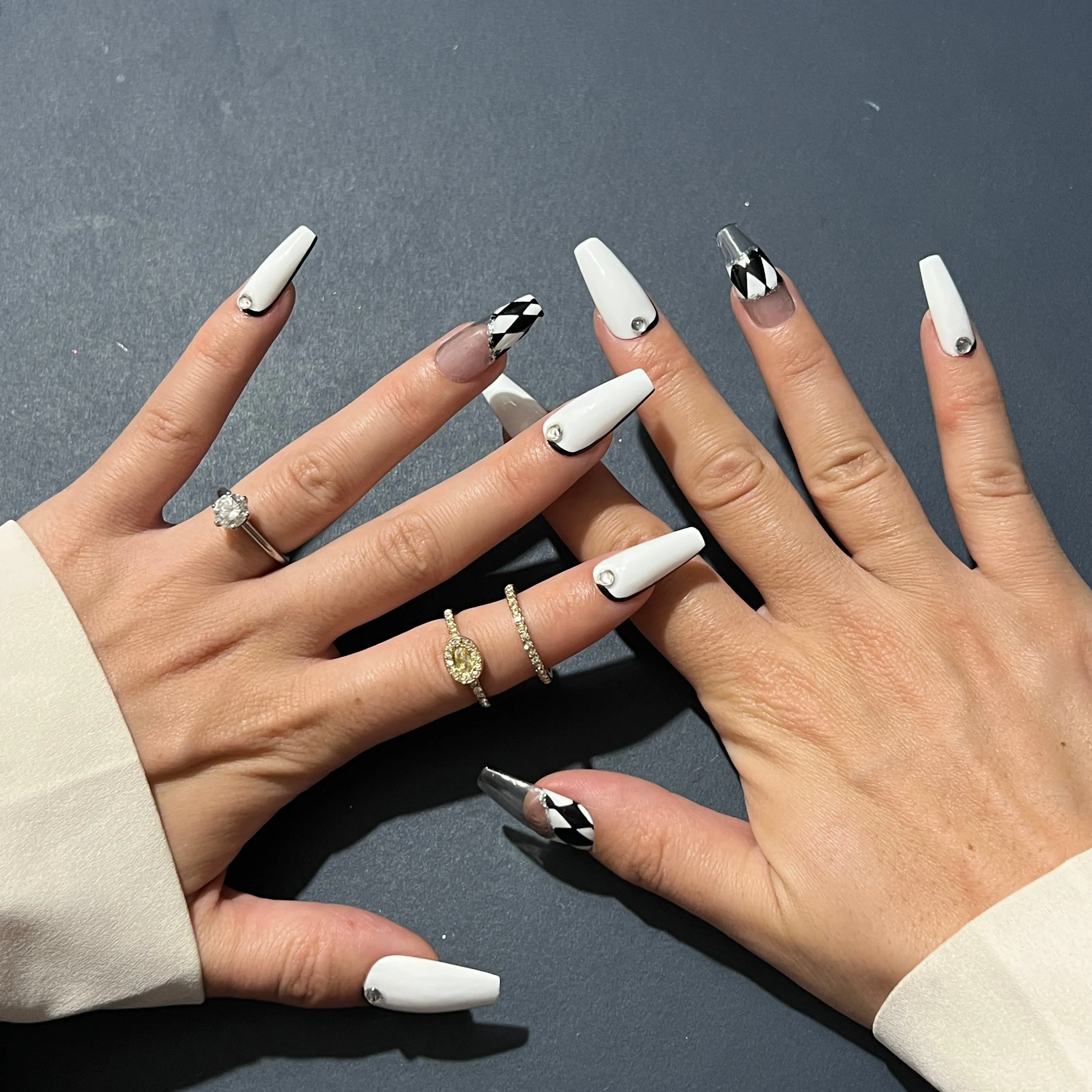 Modern black white Gel Press on Nail